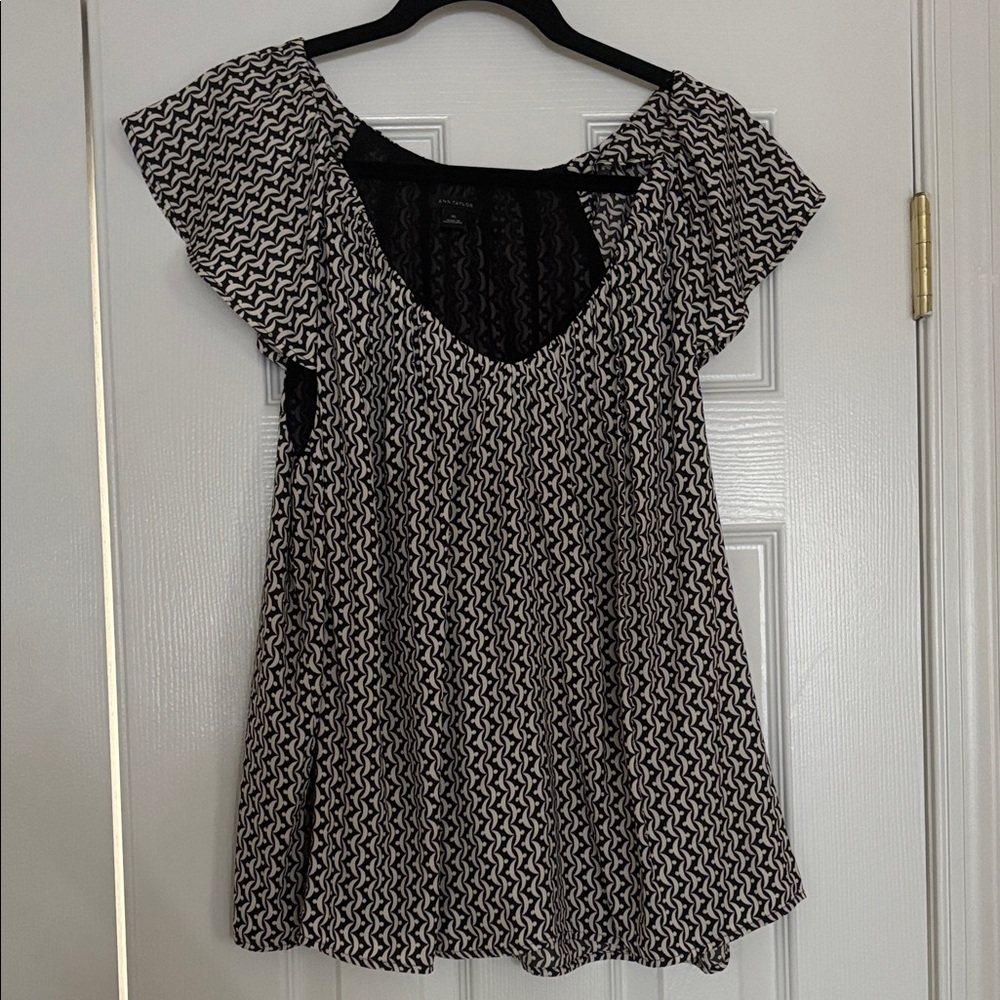 Ann Taylor Black and White Zigzag Blouse
